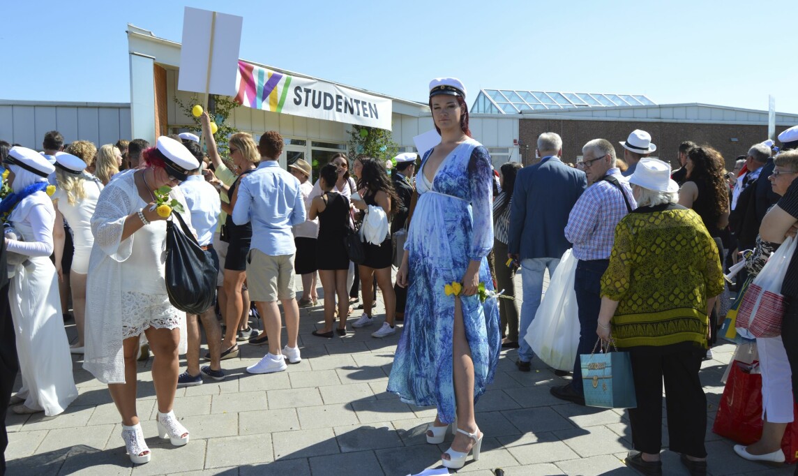En modig student i blå klänning. Foto: Privat En modig student i blå klänning. Foto: Privat