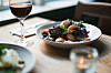 I Gunnebo Slottsrestaurang serveras ekologisk mat efter säsong. Foto: Lina Ikse