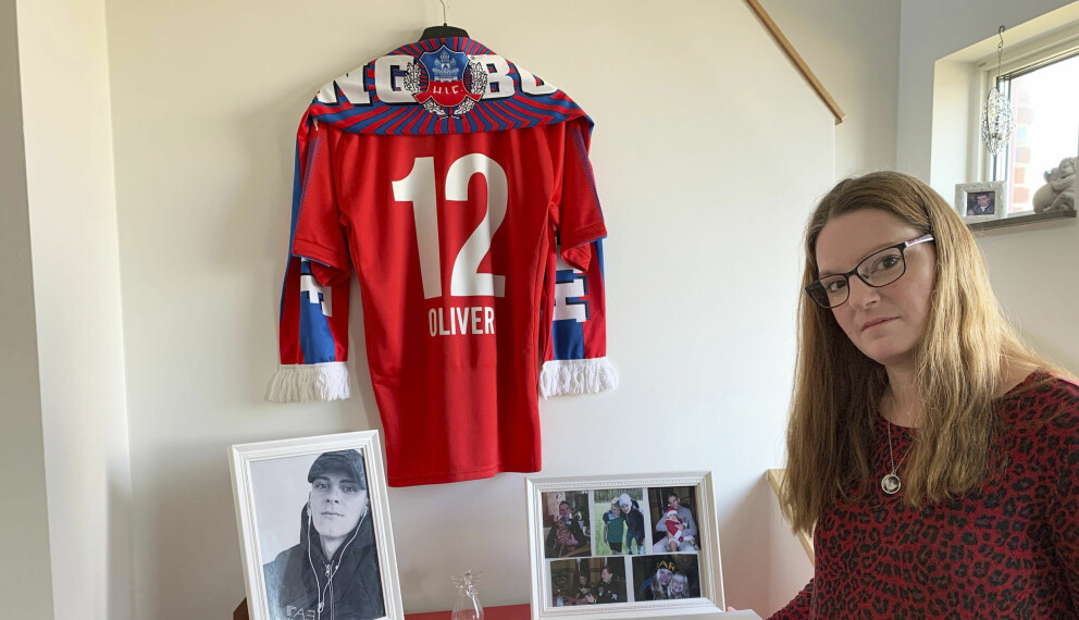 Nina bär Olivers bild i en amulett runt halsen.”Jag är rädd för att glömma hans röst men han finns hos mig hela tiden.” Nina bär Olivers bild i en amulett runt halsen.”Jag är rädd för att glömma hans röst men han finns hos mig hela tiden.”