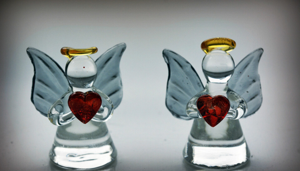 Änglar i glas symboliserar och minner om de älskade barnen. Änglar i glas symboliserar och minner om de älskade barnen.
