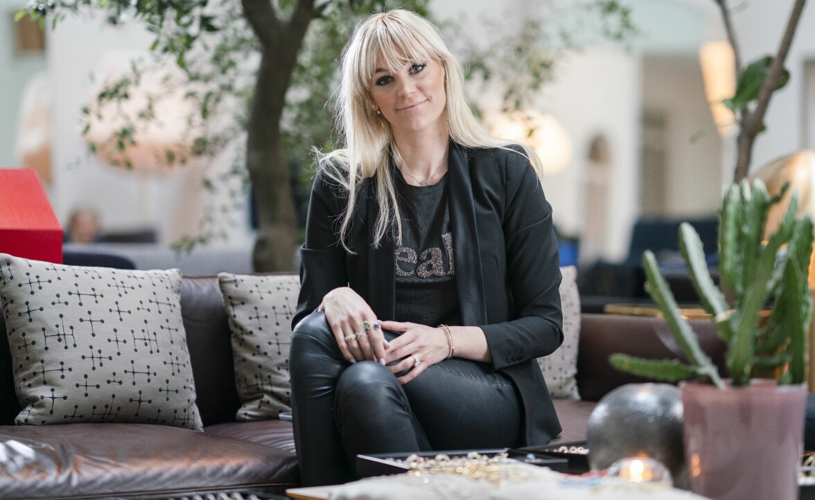 Amanda Weibull Laurell förverkligade sin dröm och blev juvelerare. Hon har gjort smycken som prinsessan Sofia burit på Nobelfesten. Amanda Weibull Laurell förverkligade sin dröm och blev juvelerare. Hon har gjort smycken som prinsessan Sofia burit på Nobelfesten.