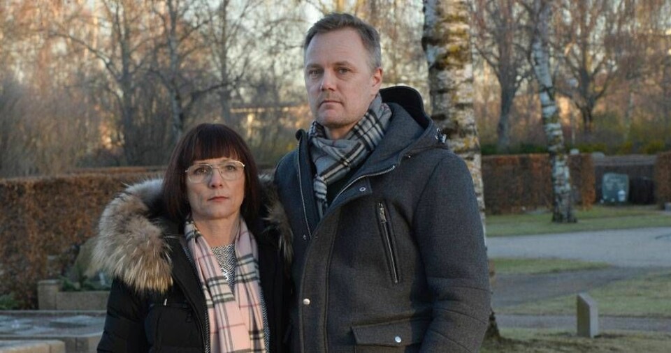 Malin och Fredrik sörjer sin älskade son, men är glada att han räddade andras liv. Malin och Fredrik sörjer sin älskade son, men är glada att han räddade andras liv.