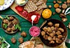 Hemgjorda köttbullar är en sann klassiker på julbordet. Foto: IBL Bildbyrå