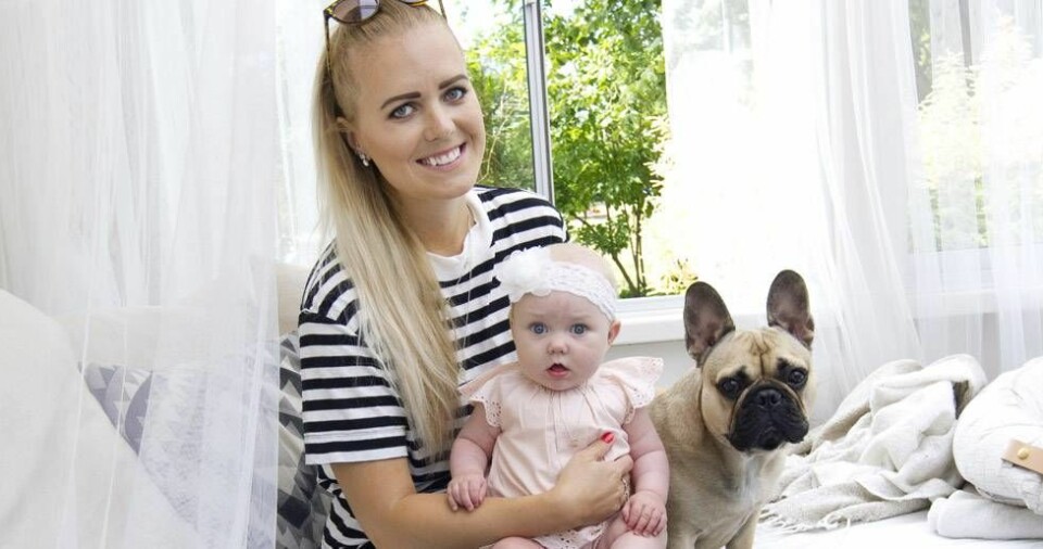 Evelina och sina ögonstenar – dottern Lily och hunden Hugo. Foto: Pernilla Wahlman Evelina och sina ögonstenar – dottern Lily och hunden Hugo. Foto: Pernilla Wahlman
