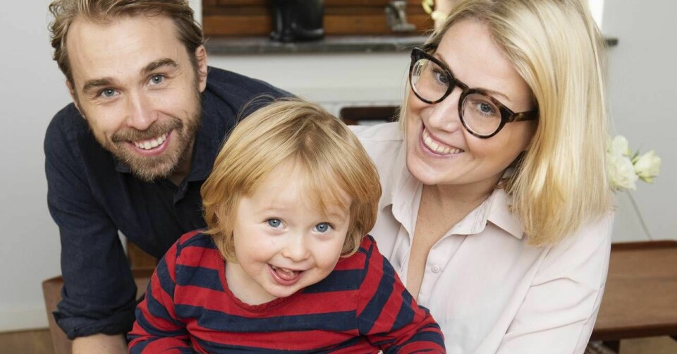 Adoption var aldrig ett alternativ för Dag och Lisa eftersom svårt sjuka inte tillåts adoptera. De tog hjälp av en surrogatmamma och är idag lyckliga föräldrar till Fred. Foto: Theresia Köhlin Adoption var aldrig ett alternativ för Dag och Lisa eftersom svårt sjuka inte tillåts adoptera. De tog hjälp av en surrogatmamma och är idag lyckliga föräldrar till Fred. Foto: Theresia Köhlin