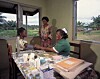En vårdcentral i Ghana som drivs av gruvföretag. Bild: Greenshoots Communications / Alamy