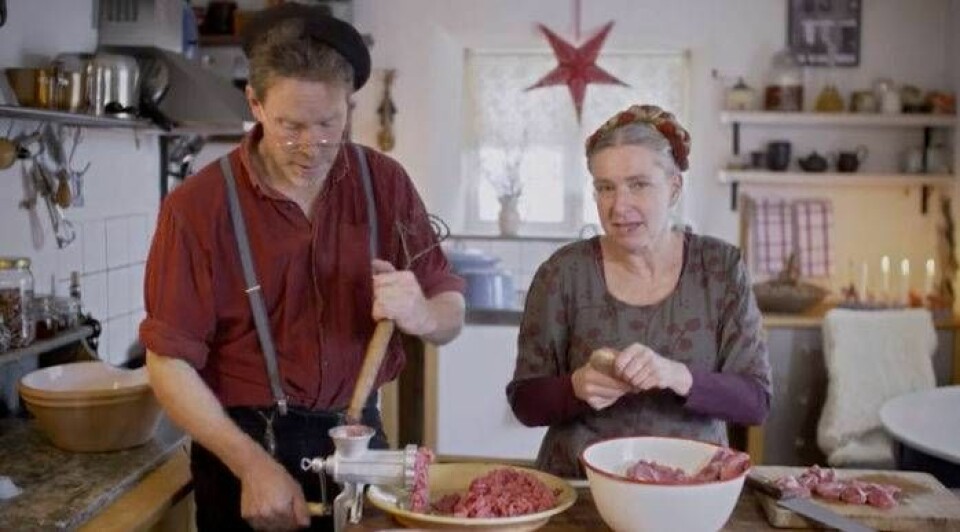 Gustav och Marie Mandelmann tillverkar korv i Mandelmanns julspecial. Foto: TV4 Gustav och Marie Mandelmann tillverkar korv i Mandelmanns julspecial. Foto: TV4