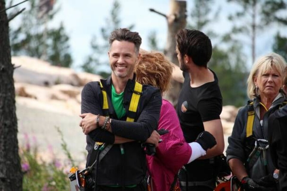 Peter Jöback laddar inför dagens aktivitet – zipline. Foto: Ulrika Midunger /SVT Peter Jöback laddar inför dagens aktivitet – zipline. Foto: Ulrika Midunger /SVT