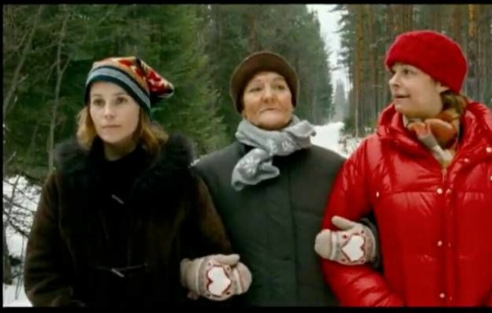 Sofia Helin, Ann Petrén och Kajsa Ernst i Masjävlar (2004). En film som gav Kajsa Ernst en guldbagge för bästa kvinnliga biroll. Foto: Memfisfilm/SVT Sofia Helin, Ann Petrén och Kajsa Ernst i Masjävlar (2004). En film som gav Kajsa Ernst en guldbagge för bästa kvinnliga biroll. Foto: Memfisfilm/SVT