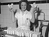 Puckpinne och Puckstång var de första glasspinnarna som tillverkades i Sverige, 1935. Foto: IBL
