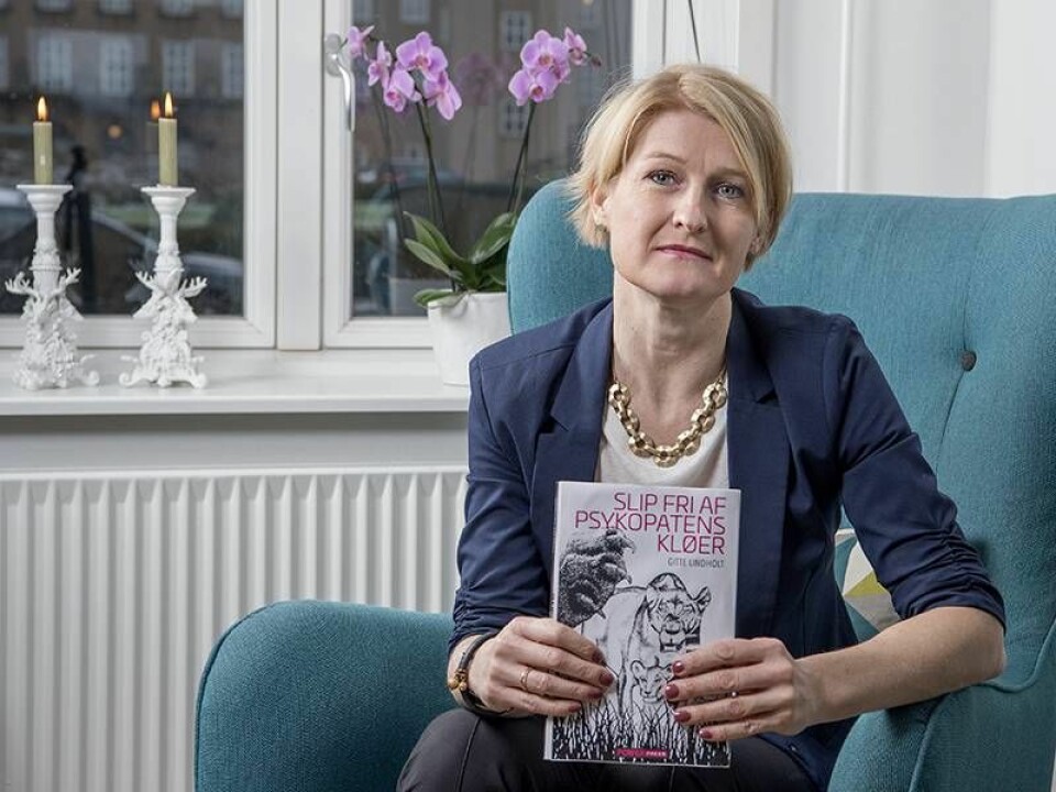 Gitte Lindholt har skrivit en bok om exmannen, som var psykopat och totalt förtryckte henne. Foto: Maria Hedegaard. Gitte Lindholt har skrivit en bok om exmannen, som var psykopat och totalt förtryckte henne. Foto: Maria Hedegaard.