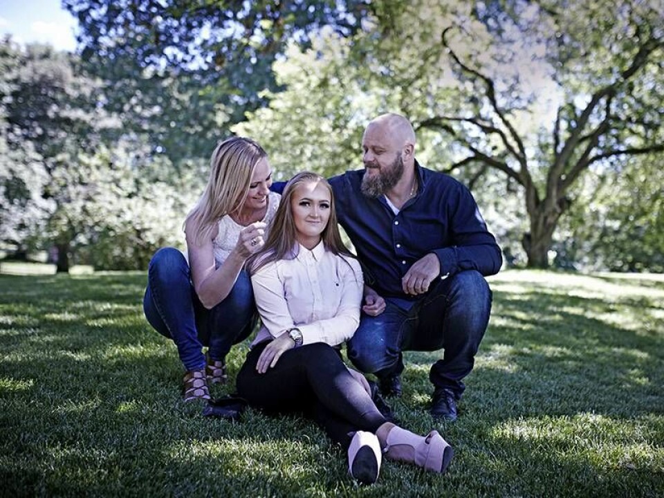 Tommy och Laila Andersen stöttar andra som vill lämna eller har gått ur Jehovas vittnen. Här är de tillsammans med Christina Lægreid, som också bröt med samfundet i fjol. Tommy och Laila Andersen stöttar andra som vill lämna eller har gått ur Jehovas vittnen. Här är de tillsammans med Christina Lægreid, som också bröt med samfundet i fjol.