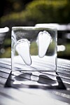 Bilbos fötter i glas, gjort av en vän till Aminah Al Fakirs familj utifrån det gipsavtryck de fick på sjukhuset.