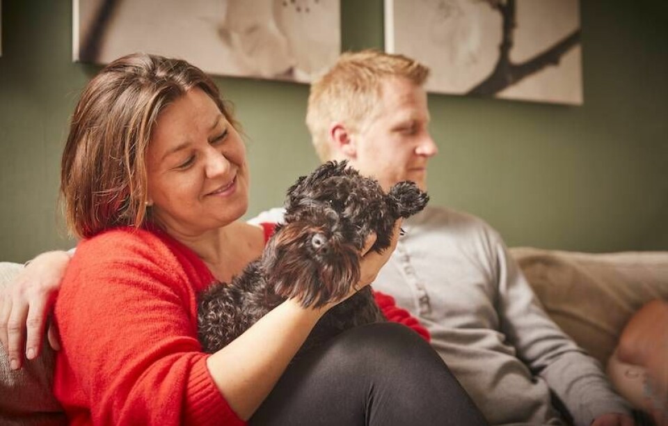 På senare år har Ann-Sofie försökt skapa den tillvaro hon behöver. Här med hunden Enzo och maken Rickard. På senare år har Ann-Sofie försökt skapa den tillvaro hon behöver. Här med hunden Enzo och maken Rickard.