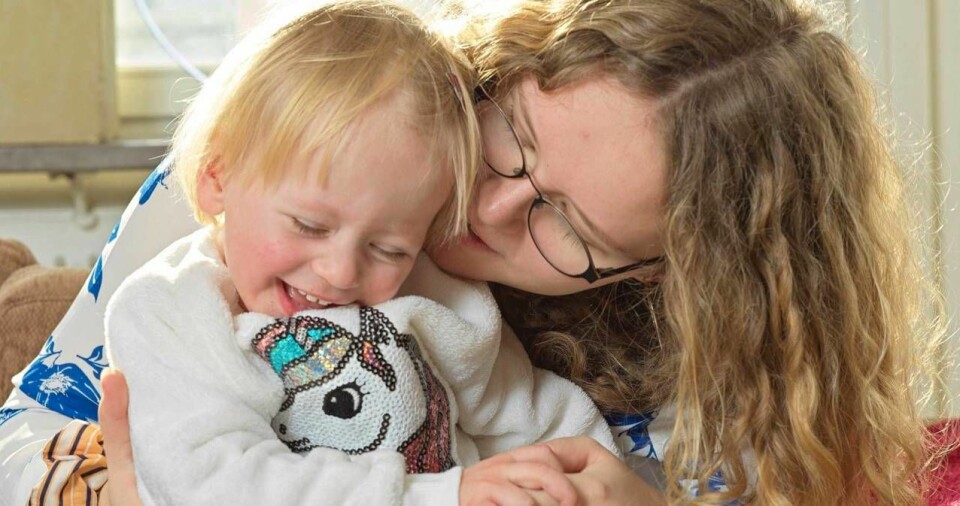 Strax efter det att Thea, nu 16 år, föddes fick Christin en MS-diagnos – något som försatte henne i en ”tokdepression”. Foto: Peter Ericsson Strax efter det att Thea, nu 16 år, föddes fick Christin en MS-diagnos – något som försatte henne i en ”tokdepression”. Foto: Peter Ericsson