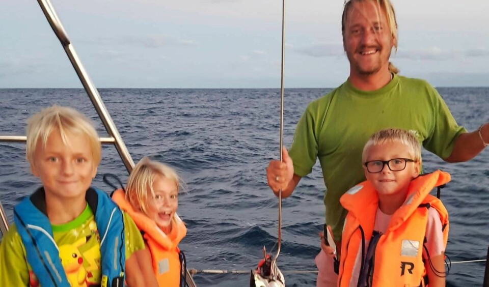 Familjen visade sig vara en fena på att fiska. Största fångsten på Atlanten hittills är en tonfisk på elva kilo. Foto: privat Familjen visade sig vara en fena på att fiska. Största fångsten på Atlanten hittills är en tonfisk på elva kilo. Foto: privat