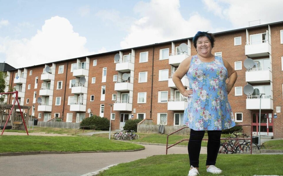 Ann minns flytten till Biskopsgården som en stor händelse. ”Det var så lyxigt för vår familj att flytta in i en nybyggd fyrarums- lägenhet med uteplats.” Foto: Julia Sjöberg. Ann minns flytten till Biskopsgården som en stor händelse. ”Det var så lyxigt för vår familj att flytta in i en nybyggd fyrarums- lägenhet med uteplats.” Foto: Julia Sjöberg.