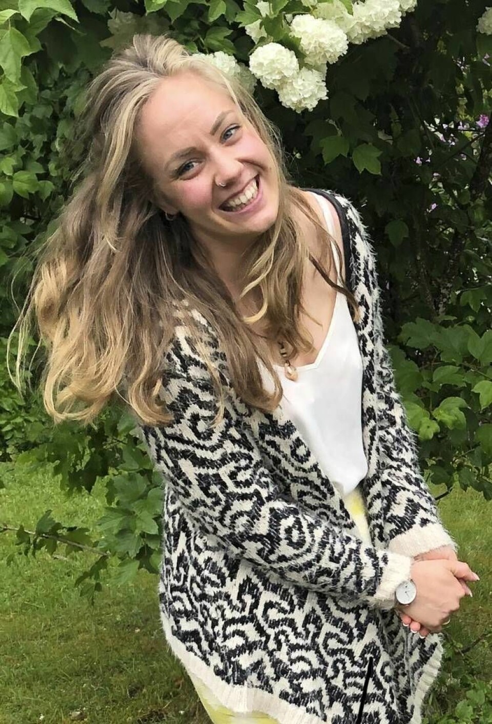 Daniela är glad, hennes lärarutbildning är klar och framtiden ljusare. Daniela är glad, hennes lärarutbildning är klar och framtiden ljusare.