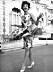 Lill-Babs på en gata snurrar i klänningen som hon ska bära vid schlagerfestivalen i Cannes 1961.