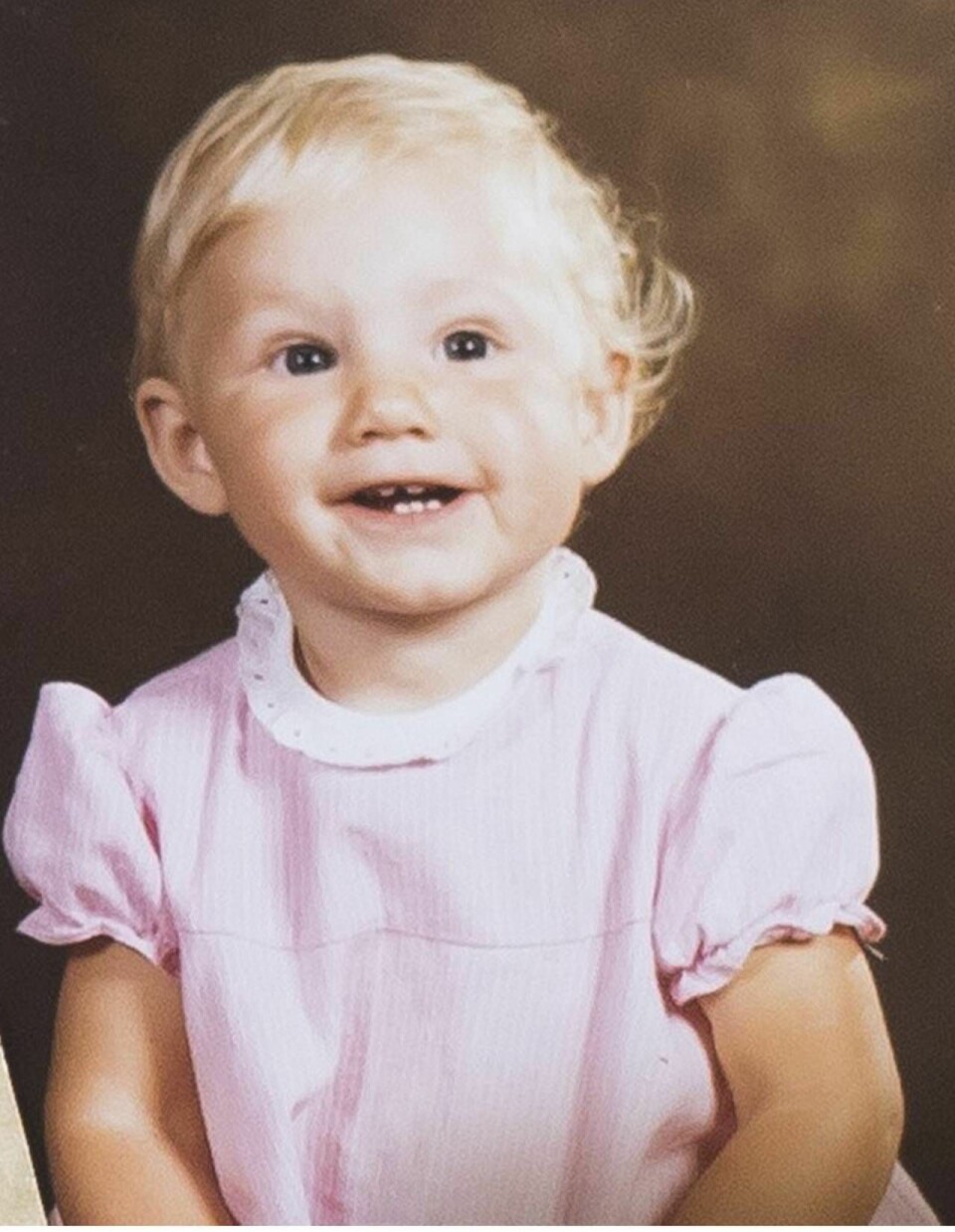 Lilla glada Anneli, 1 år. Lilla glada Anneli, 1 år.