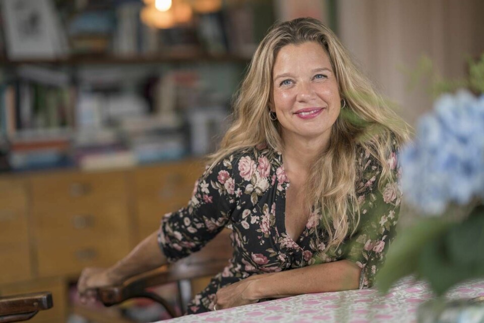 Författaren Emma Hamberg tycker att alla borde bejaka förälskelse mitt i livet. Författaren Emma Hamberg tycker att alla borde bejaka förälskelse mitt i livet.