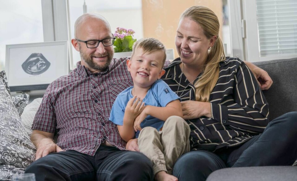 Thomas och Maja hoppas på att kunna ge Elliott ett syskon i framtiden. Foto: Jennifer Glans Thomas och Maja hoppas på att kunna ge Elliott ett syskon i framtiden. Foto: Jennifer Glans