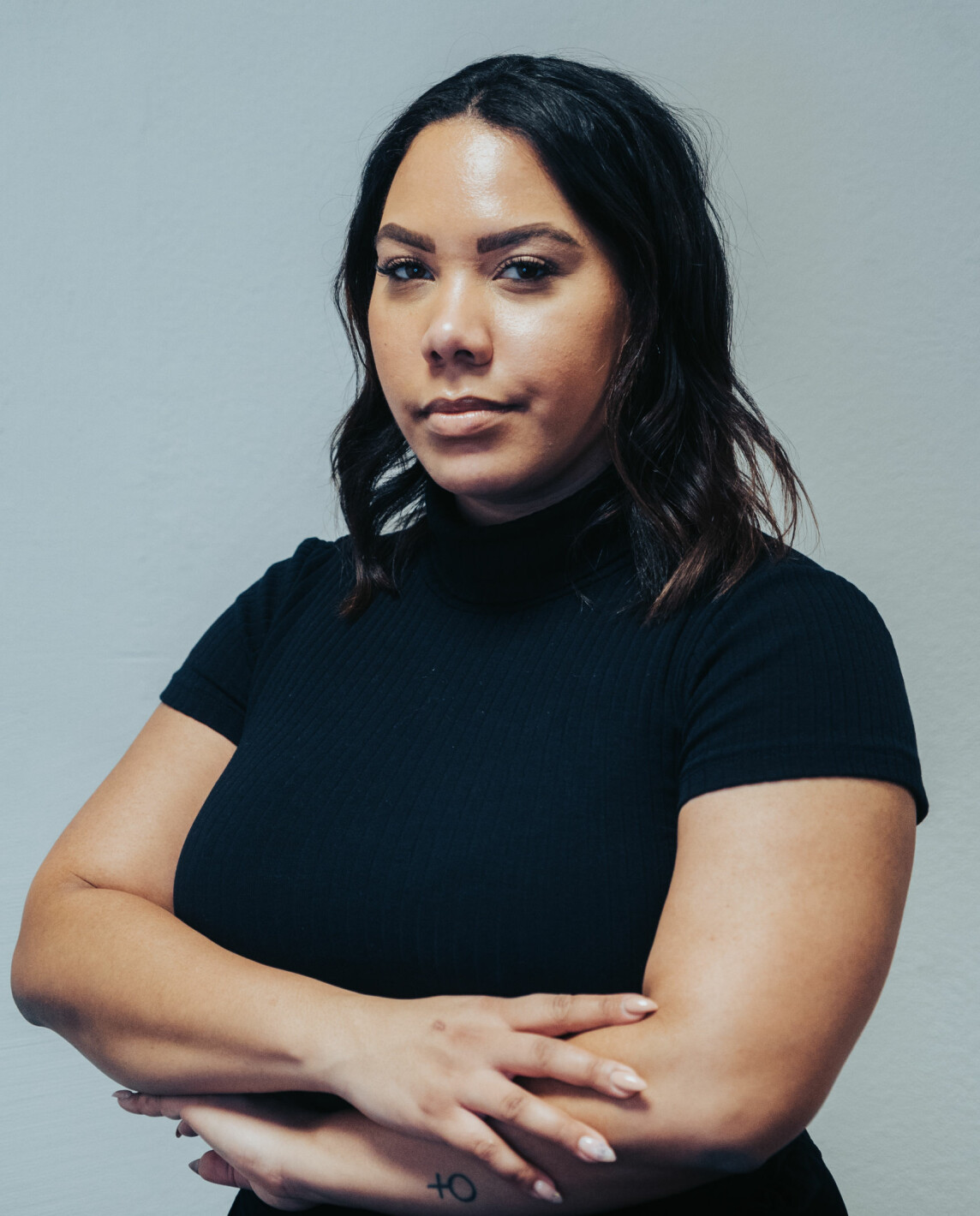 De starkaste minnena av rasism som Nicole har från barndomen är när vuxna var elaka mot henne på grund av hennes hudfärg. De starkaste minnena av rasism som Nicole har från barndomen är när vuxna var elaka mot henne på grund av hennes hudfärg.