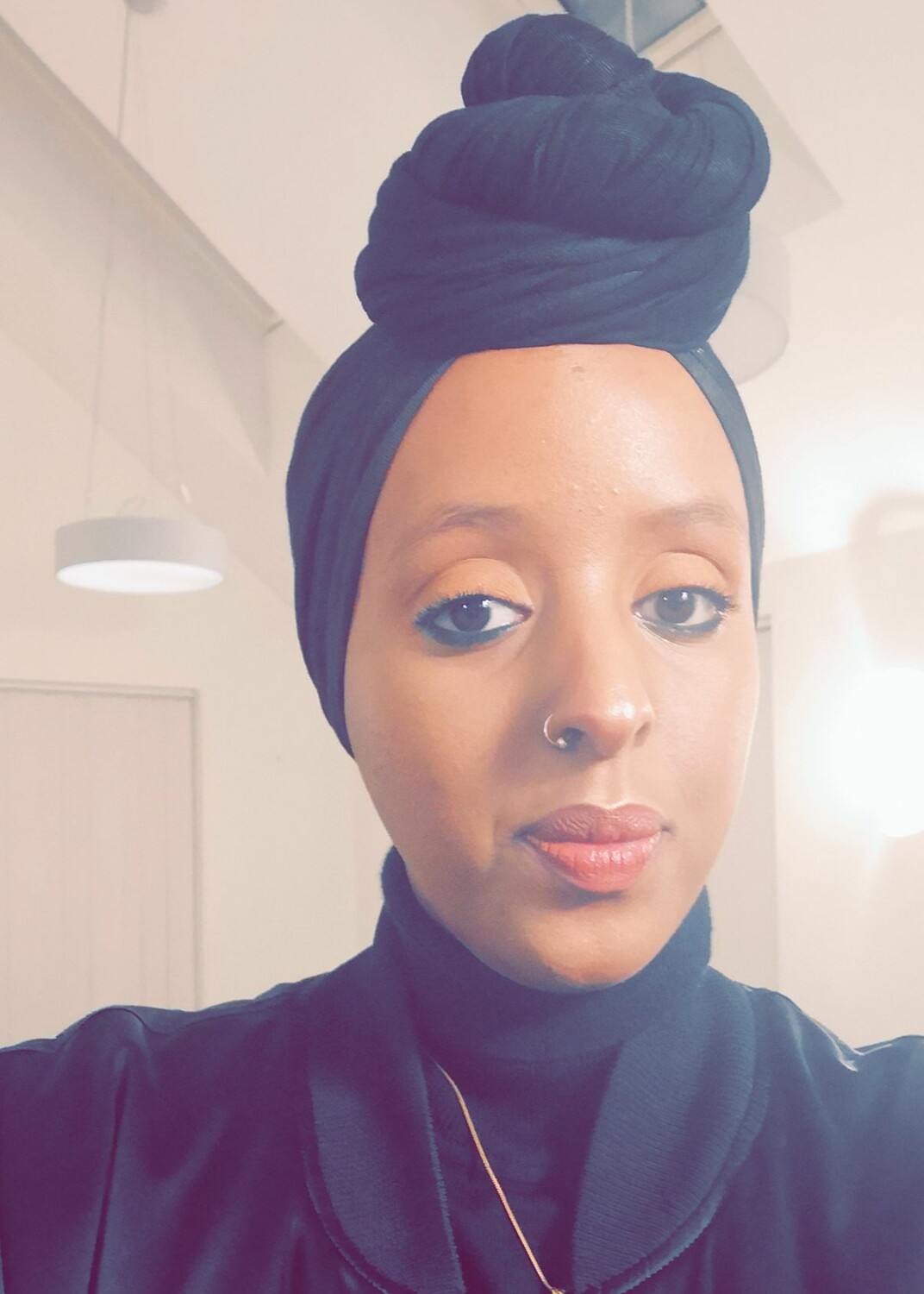 ”Vissa tror att jag bor i Rinkeby för att jag inte har råd att bo någon annanstans. Men det finns faktiskt folk som vill bo i ett område där man känner att man passar in”, säger Anbara Hussein. ”Vissa tror att jag bor i Rinkeby för att jag inte har råd att bo någon annanstans. Men det finns faktiskt folk som vill bo i ett område där man känner att man passar in”, säger Anbara Hussein.