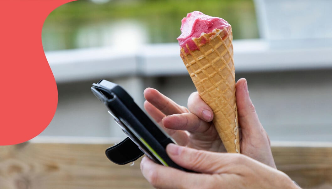 Eat ice cream on the phone