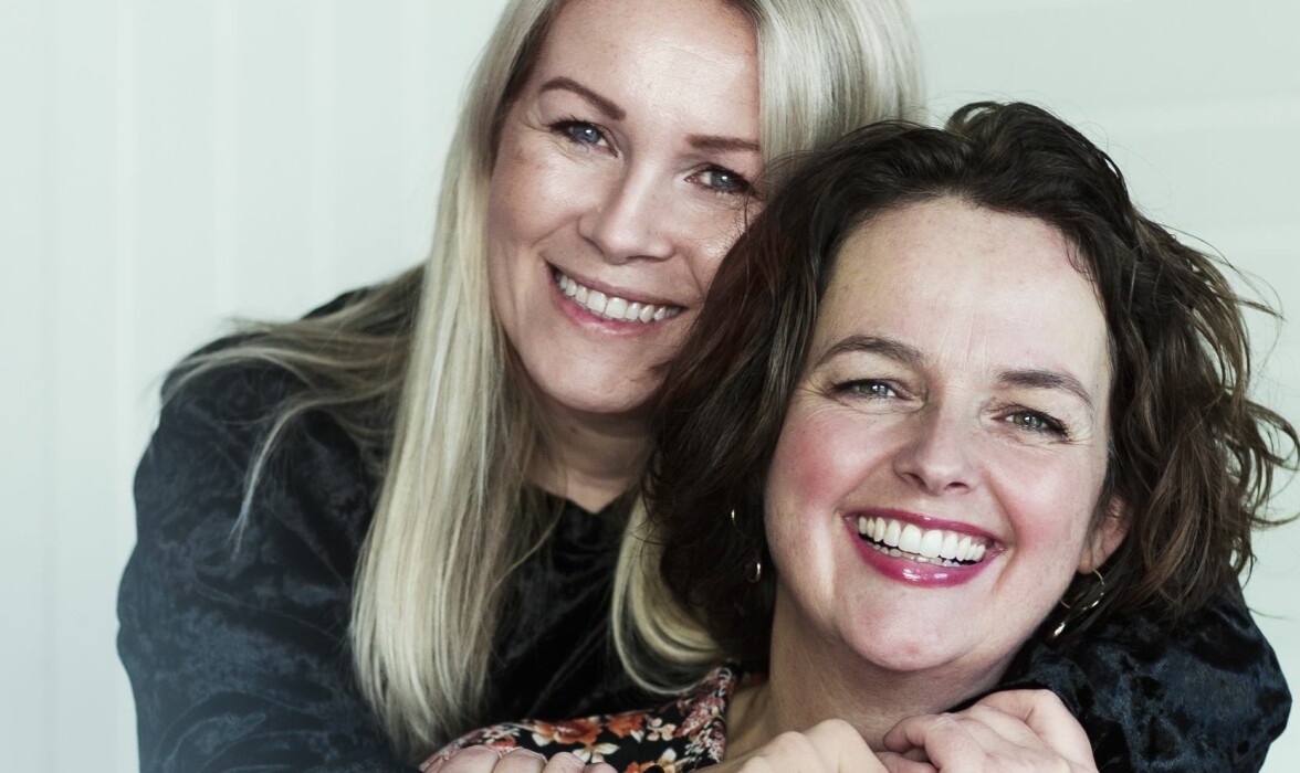 Ann Kristin, bakom Maria, kom som fosterbarn till Marias familj när hon var 14 år. Det blev början på en stark vänskap. Ann Kristin, bakom Maria, kom som fosterbarn till Marias familj när hon var 14 år. Det blev början på en stark vänskap.