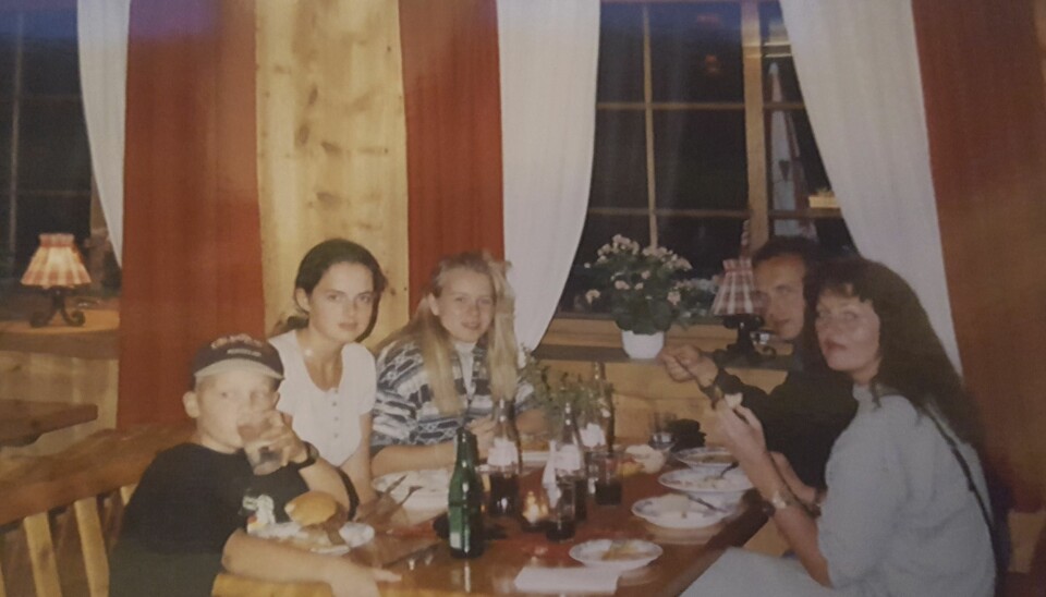 – Det hände alltid något, vi var alltid många runt matbordet. Det var en upplevelse som var större än oss själva, och som stärkte familjen, säger Maria. Foto: – Det hände alltid något, vi var alltid många runt matbordet. Det var en upplevelse som var större än oss själva, och som stärkte familjen, säger Maria. Foto: