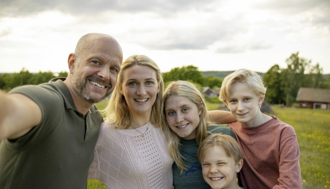 Fredrik Hallgren, Sissela Benn, Tea Stjärne, Baxter Renman och Elis Gerdt i filmen Sune - Uppdrag midsommar, som har premiär på juldagen. Fredrik Hallgren, Sissela Benn, Tea Stjärne, Baxter Renman och Elis Gerdt i filmen Sune - Uppdrag midsommar, som har premiär på juldagen.