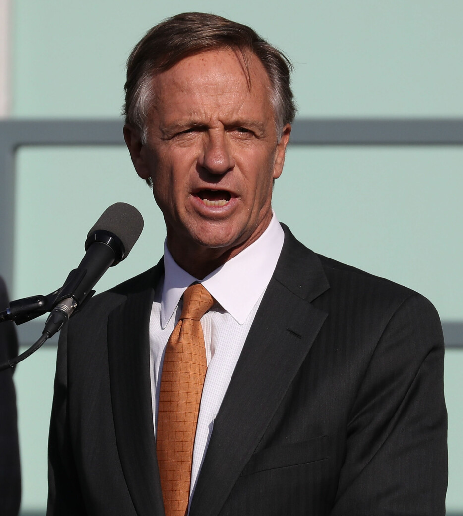Dåvarande guvernören i Tennessee, Bill Haslam beslutade förkorta straffet. Dåvarande guvernören i Tennessee, Bill Haslam beslutade förkorta straffet.