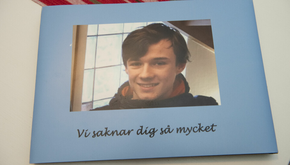 Manfred blev 18 år och tre månader, sen tog han sitt liv. Manfred blev 18 år och tre månader, sen tog han sitt liv.