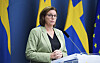 Isabella Lövin meddelar att hon avgår som språkrör för Miljöpartiet och som miljö- och klimatminister.
