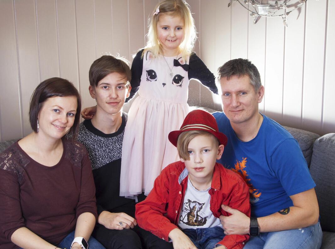 När Pernille fick Gledespriset blev hon överlycklig. Hon drömde om att resa till Paris. Här är hon tillsammans med mamma Anne, pappa Ove och bröderna Noah och William. När Pernille fick Gledespriset blev hon överlycklig. Hon drömde om att resa till Paris. Här är hon tillsammans med mamma Anne, pappa Ove och bröderna Noah och William.