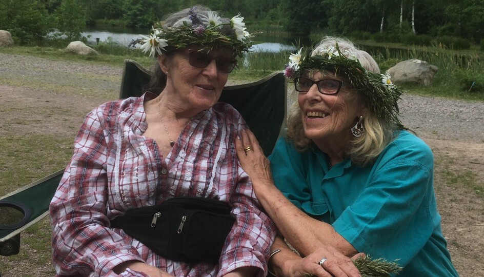 Birgit Edberg, till höger, tillsammans med sin syster Margareta Nilsson. Birgit Edberg, till höger, tillsammans med sin syster Margareta Nilsson.