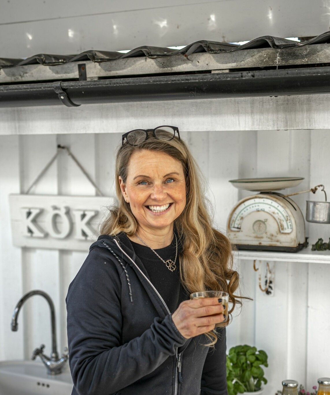 – Det viktigaste är att våga vara sin egen vän, att tycka om att umgås med sig själv. Jag älskar att vara med mig själv i dag, det kunde jag inte förr, säger Malin. – Det viktigaste är att våga vara sin egen vän, att tycka om att umgås med sig själv. Jag älskar att vara med mig själv i dag, det kunde jag inte förr, säger Malin.