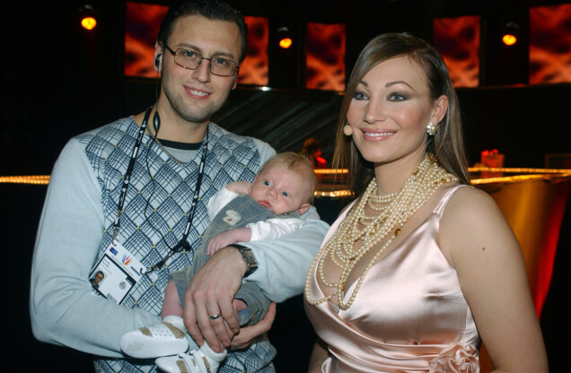 Nicola Perrelli och Charlotte Perrelli med deras nyfödda son 2004. Nicola Perrelli och Charlotte Perrelli med deras nyfödda son 2004.