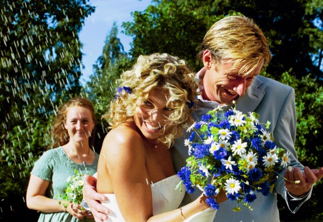 Viktoria Tolstoy och Per Holknekt på bröllopsdagen 2001. Viktoria Tolstoy och Per Holknekt på bröllopsdagen 2001.