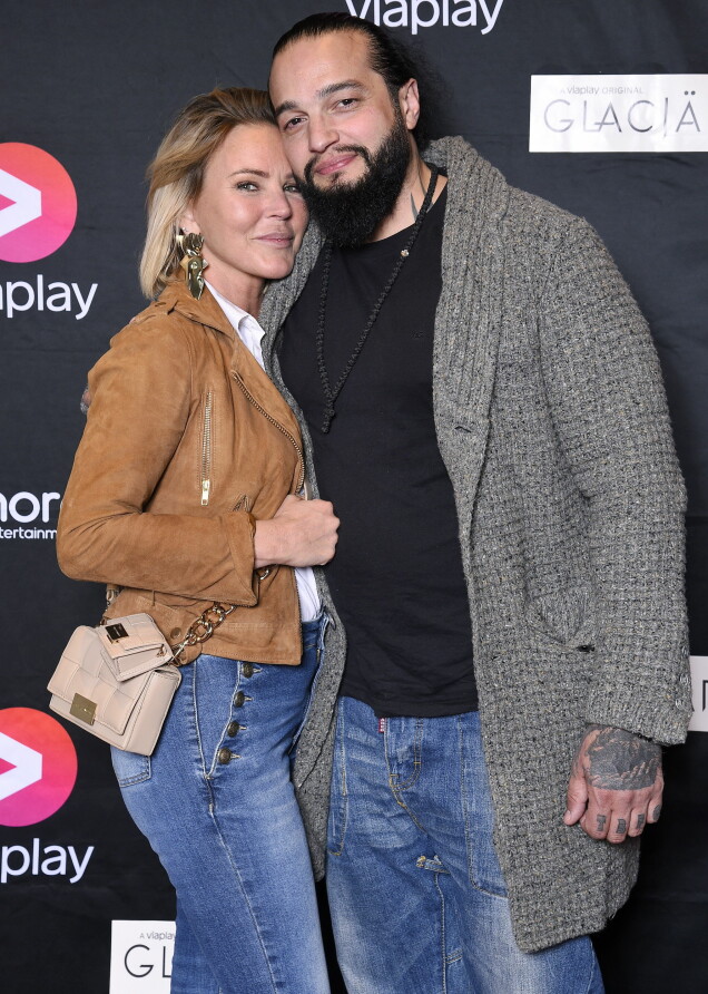 Magdalena Graaf och ny flamman Louie Marti på premiär av filmen Glaciär nu i april! Magdalena Graaf och ny flamman Louie Marti på premiär av filmen Glaciär nu i april!