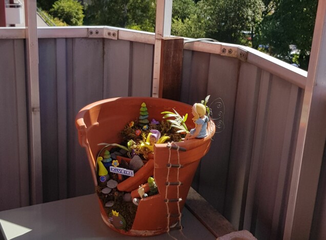 Även en mindre balkong kan självklart ha en egen ”fairy garden”. Även en mindre balkong kan självklart ha en egen ”fairy garden”.