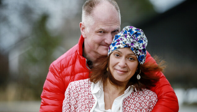 Izabella som är 32 år, är bara ett år äldre än Jannes äldsta barn. ”Det våndades jag över i början”, säger Janne. Izabella som är 32 år, är bara ett år äldre än Jannes äldsta barn. ”Det våndades jag över i början”, säger Janne.