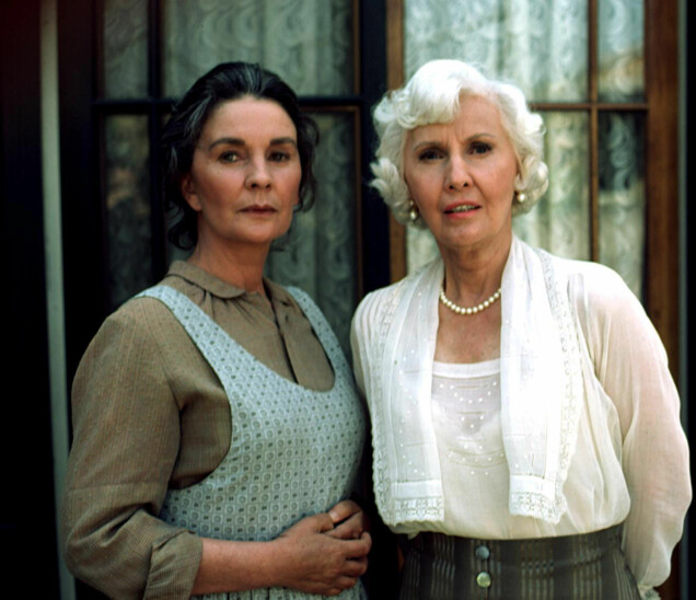 Jean Simmons tillsammans med Barbara Stanwyck i serien. Jean Simmons tillsammans med Barbara Stanwyck i serien.