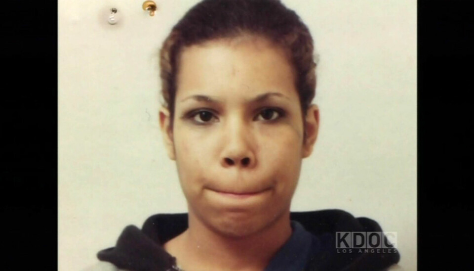 Denise Williams men blev attackerad men slog sin angripare med en flaska i huvudet. Denise Williams men blev attackerad men slog sin angripare med en flaska i huvudet.