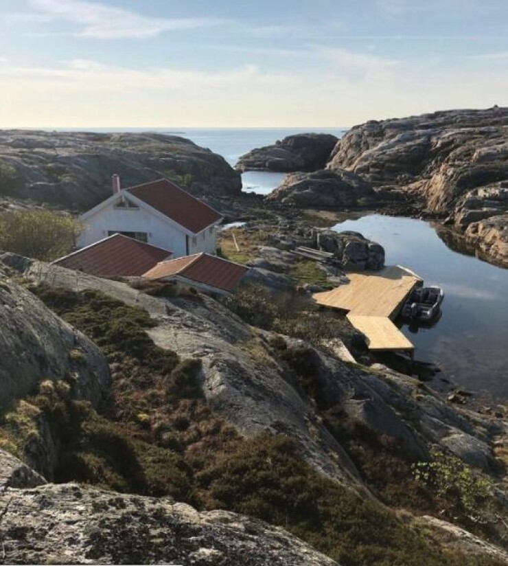 Inte många kan skryta med en egen lagun precis utanför dörren, men det kan doktor Mikael! Inte många kan skryta med en egen lagun precis utanför dörren, men det kan doktor Mikael!