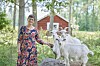 I dag känner sig Johanna, som bor på en gård i Hälsingland, mer självklar och trygg i sitt sammanhang som trebarnsmamma och maka.