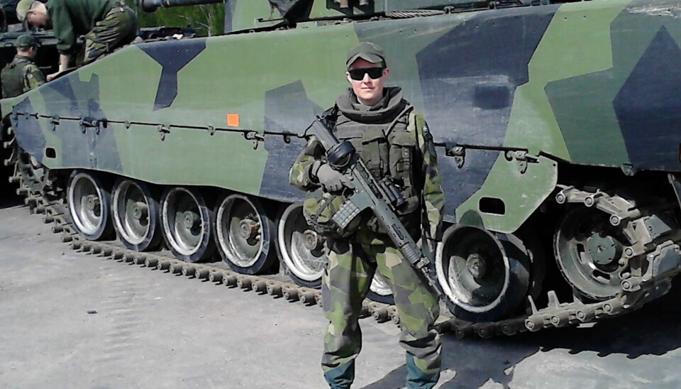 Sara sökte sig till försvaret eftersom hon ville göra skillnad. Sara sökte sig till försvaret eftersom hon ville göra skillnad.