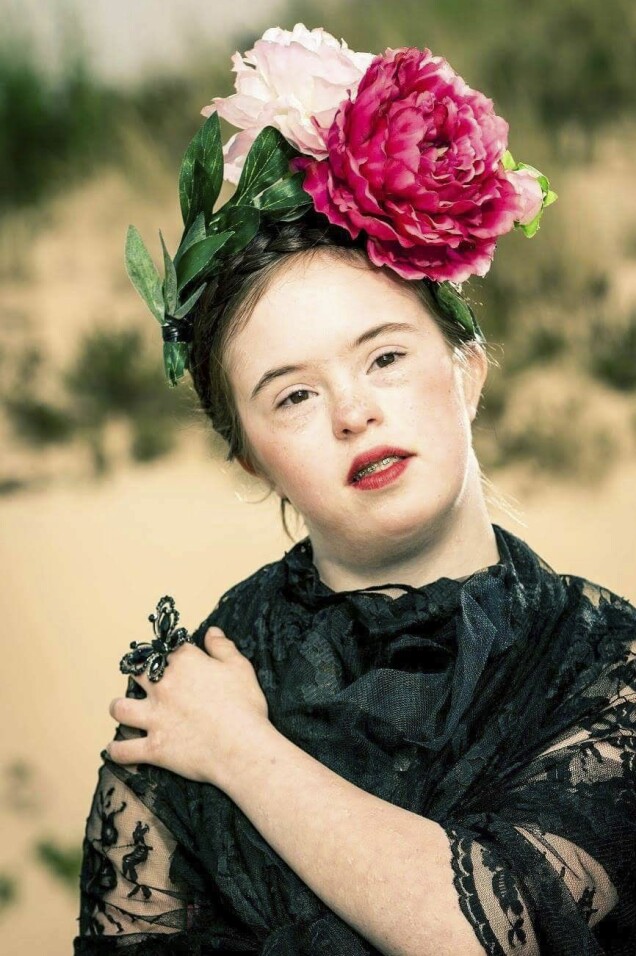 Moa som Frida Kahlo, fotot från utställningen 2016. Moa som Frida Kahlo, fotot från utställningen 2016.