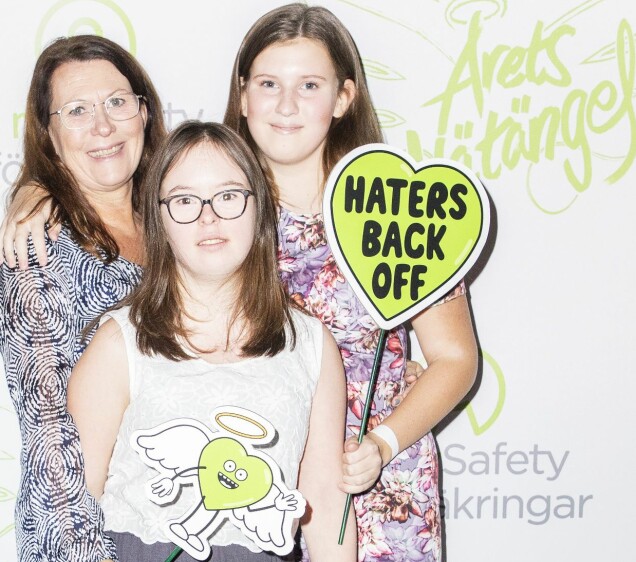 Moa, Lotta och Maja Engdahl var med på Årets Nätängel på Nalen 2018. Moa, Lotta och Maja Engdahl var med på Årets Nätängel på Nalen 2018.